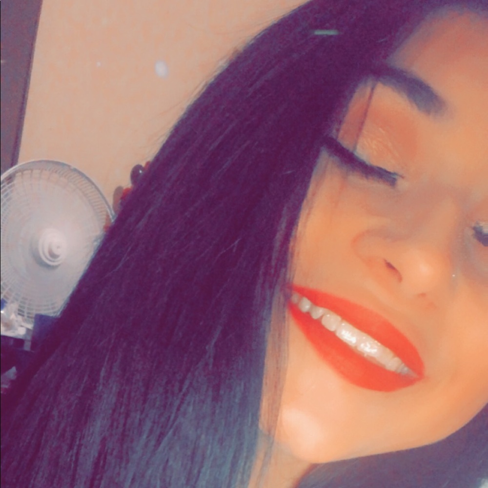 Meet your Posher, Hayley